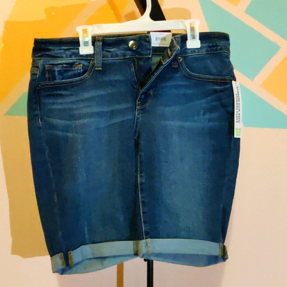 Mid-rise Bermuda shorts